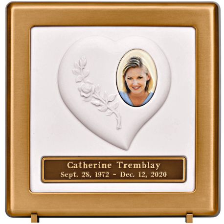 muse-urn-with-white-kosm-insert-heart-with-bronze-plate-ceramic-7803kb005.jpg